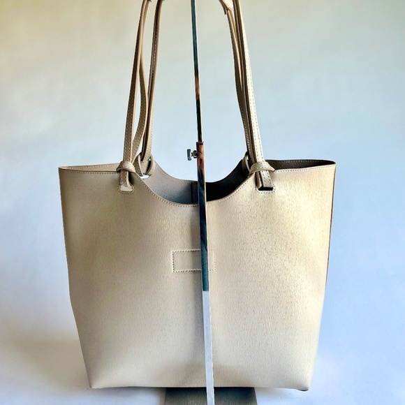 Neiman Marcus Beige Perle Leather Large Shoulder Bag - Picture 7 of 16